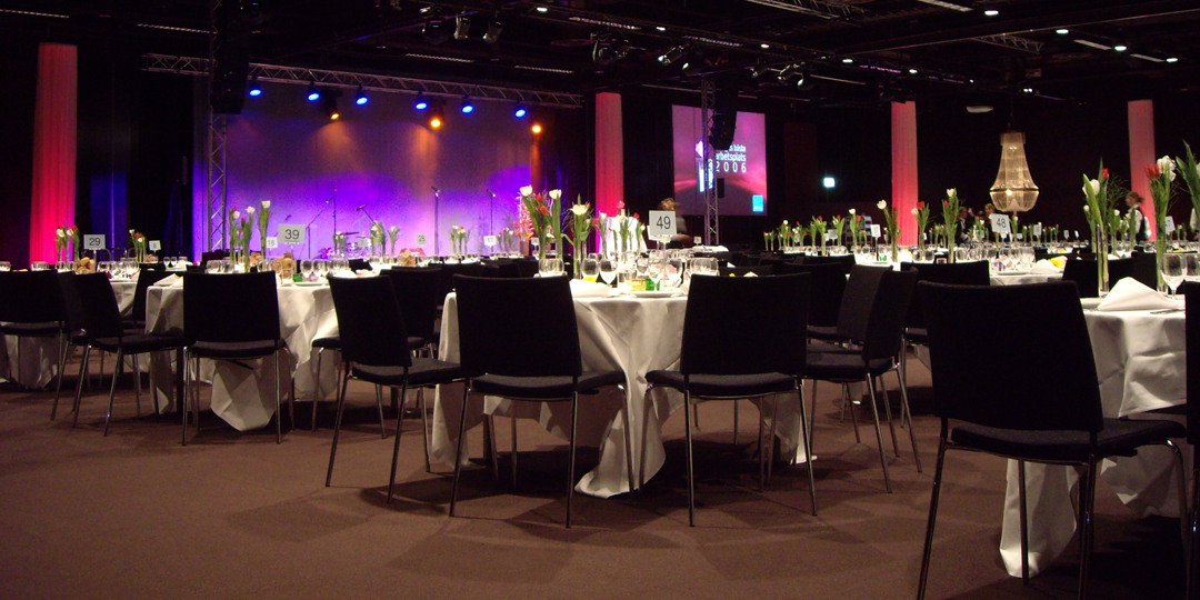 T1 roundtables-stockholmsmassan-t-delen-lokaler-1080x540px Sittande middag med runda bord i T-delen på Stockholmsmässan