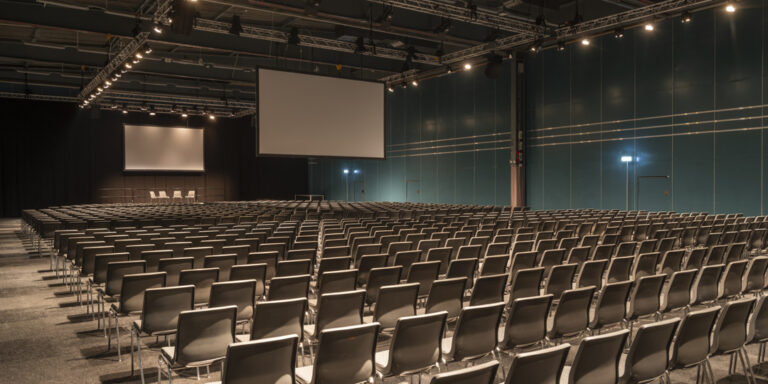 A-sal | Upp till 700 personer